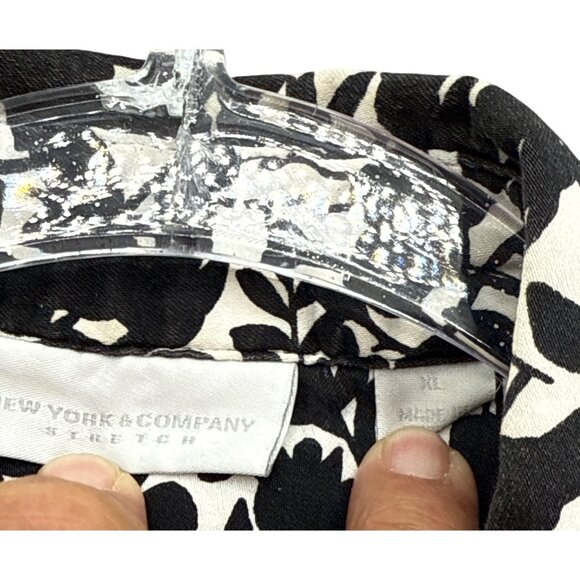 New York & Co Size XL Stretch Black & White Floral Button-Up Shirt Blouse - Picture 11 of 11
